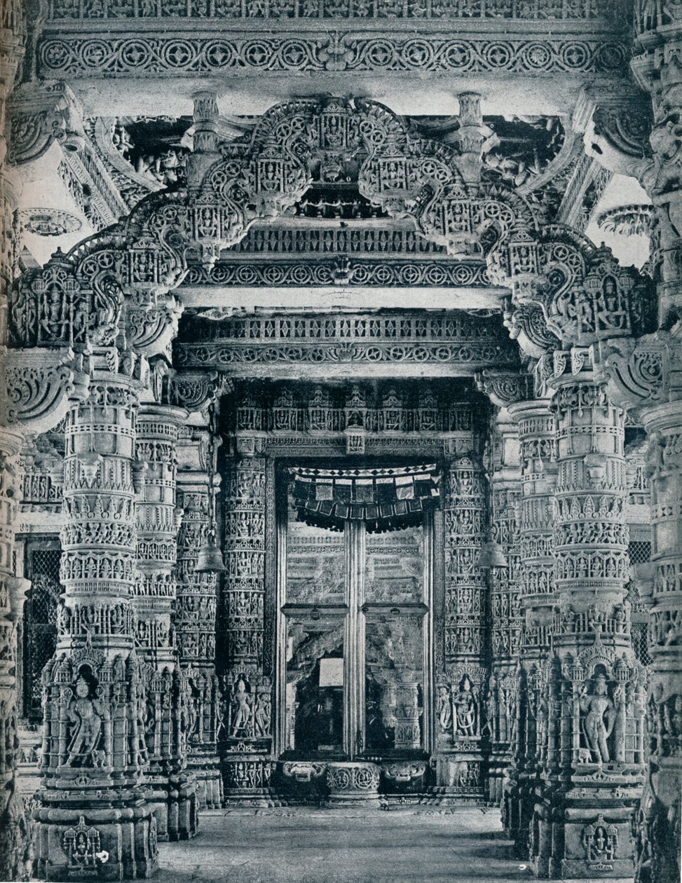 Marmorskulptur ved indgangen til et Jain-tempel ved Dilwara, Abu-bjerget, c1100. af Unbekannt