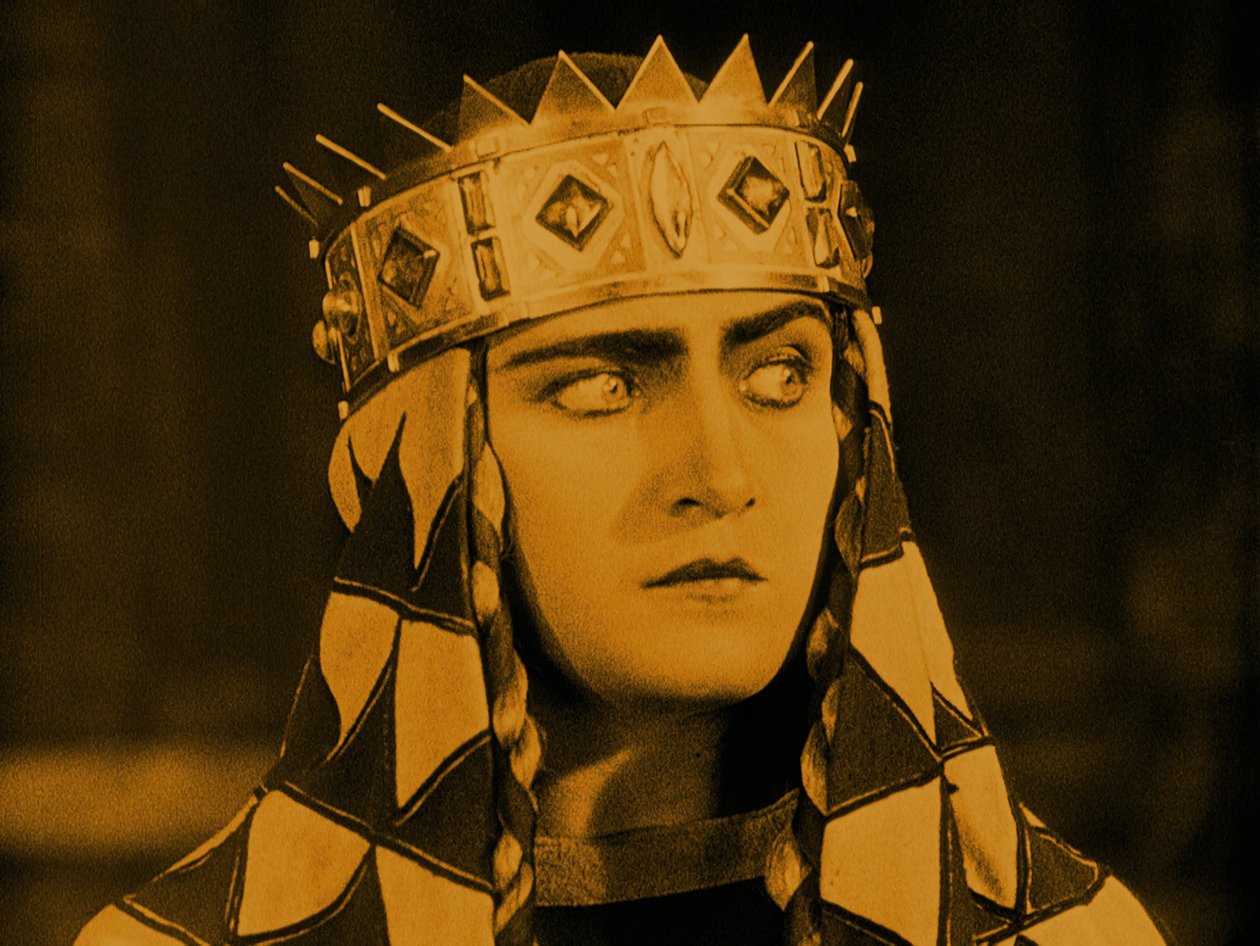 Margarete Schön som Kriemhild i filmen Die Nibelungen: Kriemhilds Revenge af Fritz Lang, 1924. af Unbekannt