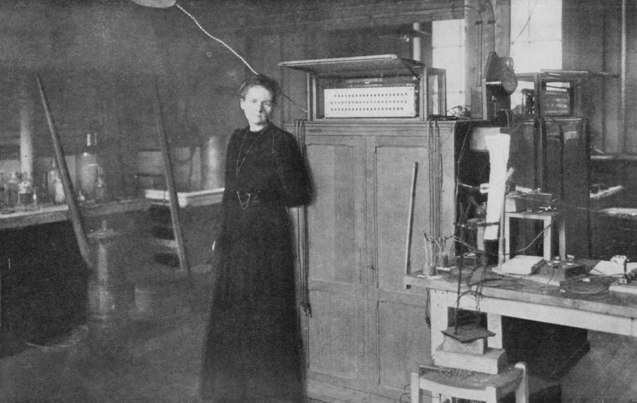 Marie Curie, polskfødt fransk fysiker, i sit laboratorium, 1912 af Unbekannt