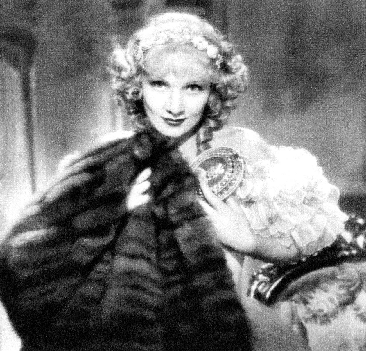 Marlene Dietrich, tyskfødt amerikansk skuespillerinde, 1934-1935 af Unbekannt