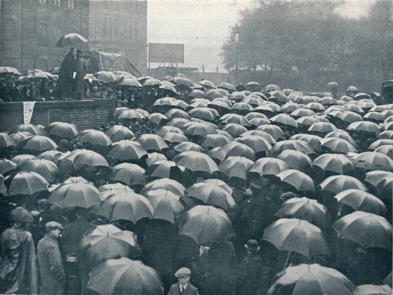 Møde mellem forretningsmænd i London på Tower Hill, holdt efter Lusitanias forlis, ca. 1915 af Unbekannt