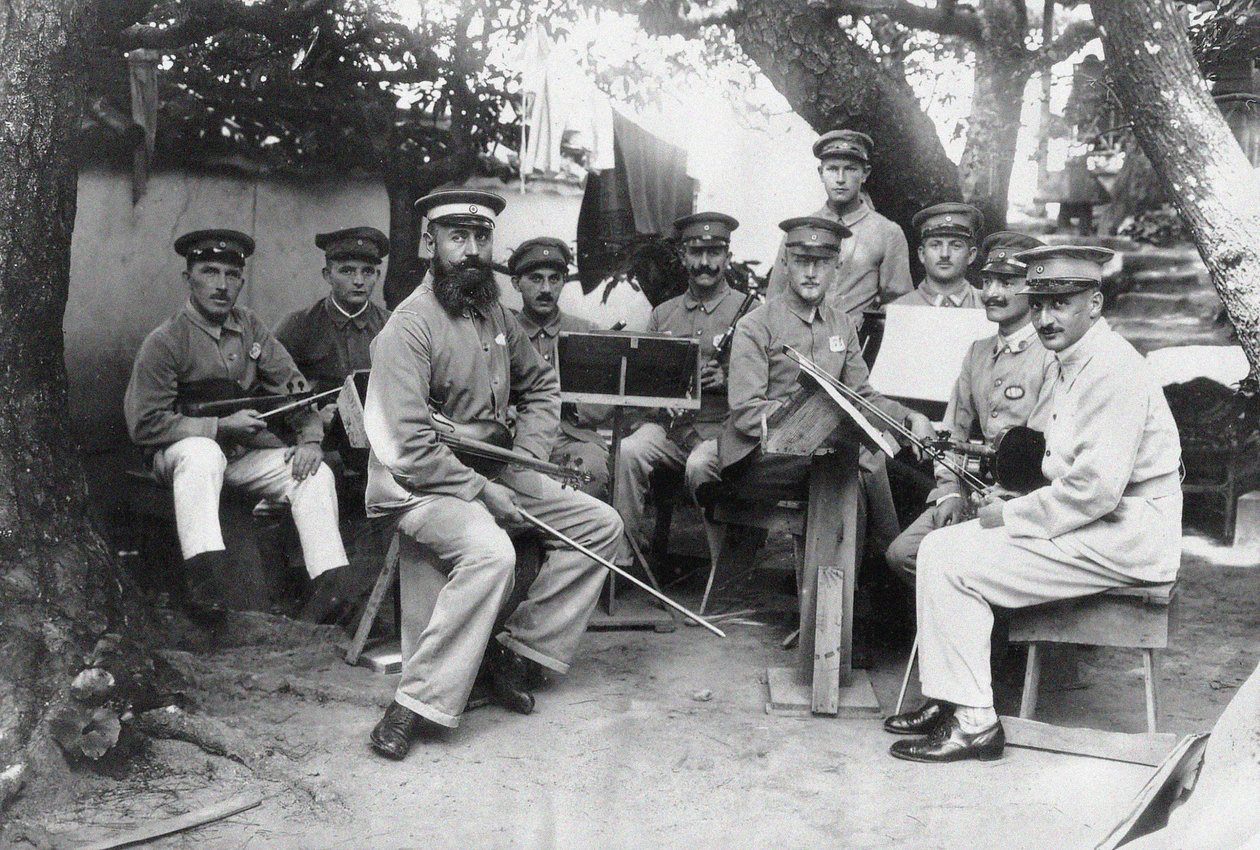 Medlemmer af et tysk Bando POW-lejrorkester i Tokushima Prefecture, ca. 1917. af Unbekannt