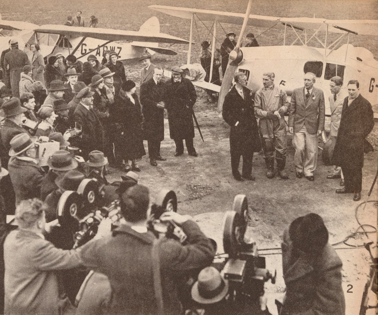 Medlemmer af ekspeditionen i Heston Lufthavn, 17. februar 1933, lige før afgang til Indien, c1 af Unbekannt