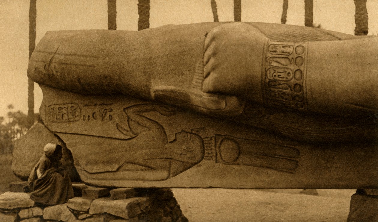 Memphis - Den kolossale statue af Ramses II detalje, c1918-c1939. af Unbekannt