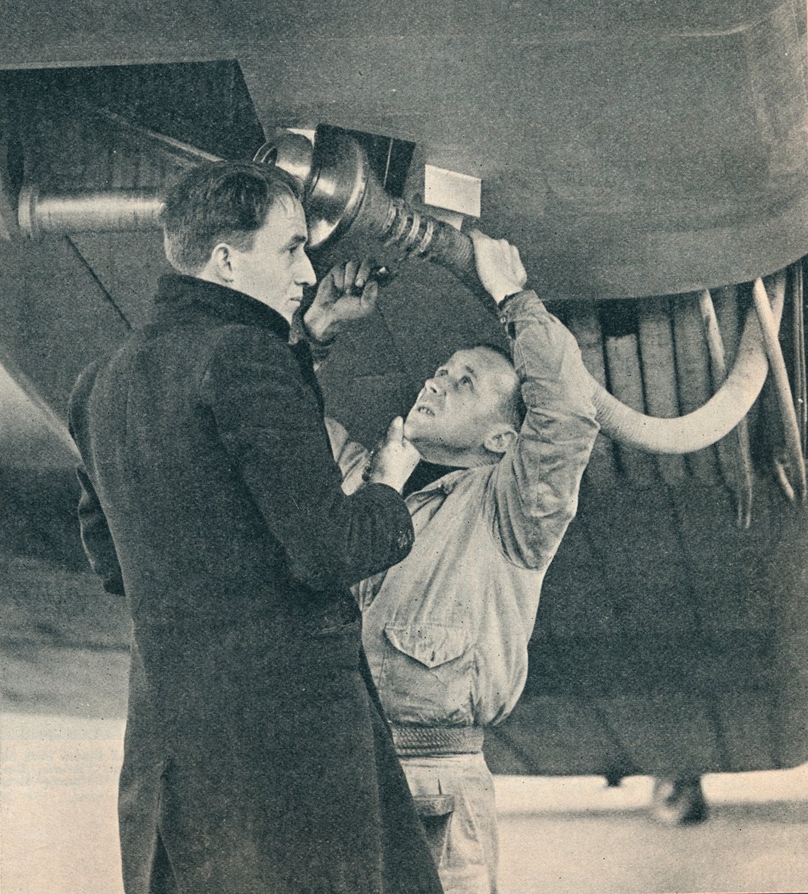 Metode til tankning af fly udtænkt af Sir Alan Cobham, c1936 c1937 af Unbekannt