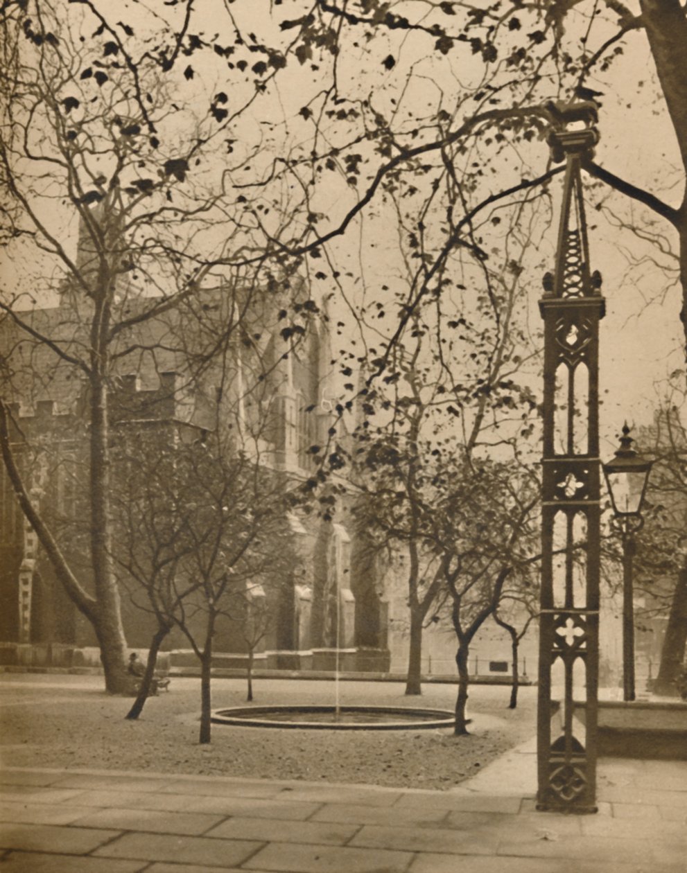 Middle Temple Hall and the Quietude of Fountain Court, c1935. af Unbekannt