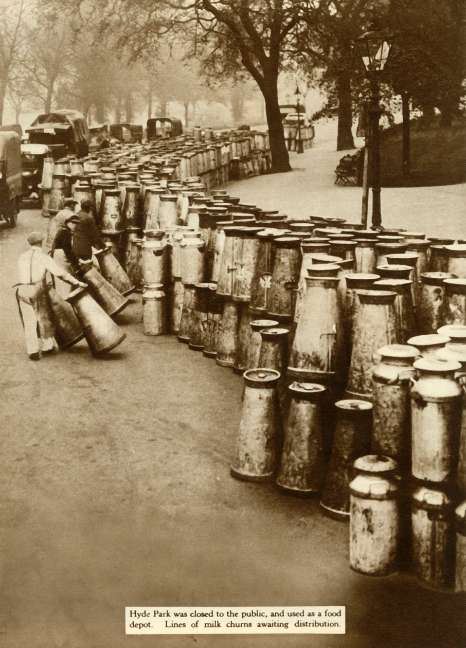 Mælk kærner i Hyde Park under General Strike, London, 1926, 1935. af Unbekannt