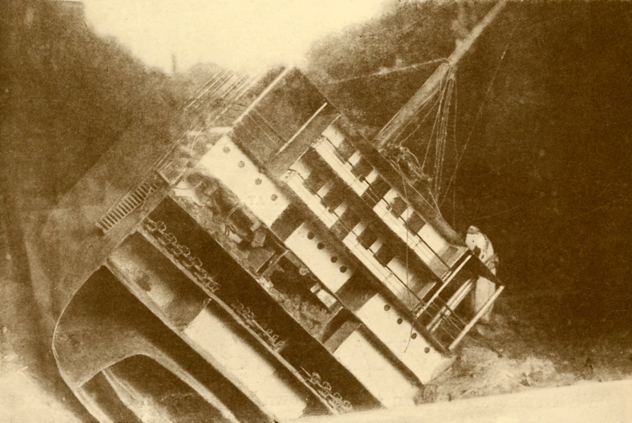 Model, der viser Laurentic, som hun oprindeligt lå, 120 fod under overfladen, c1930. af Unbekannt