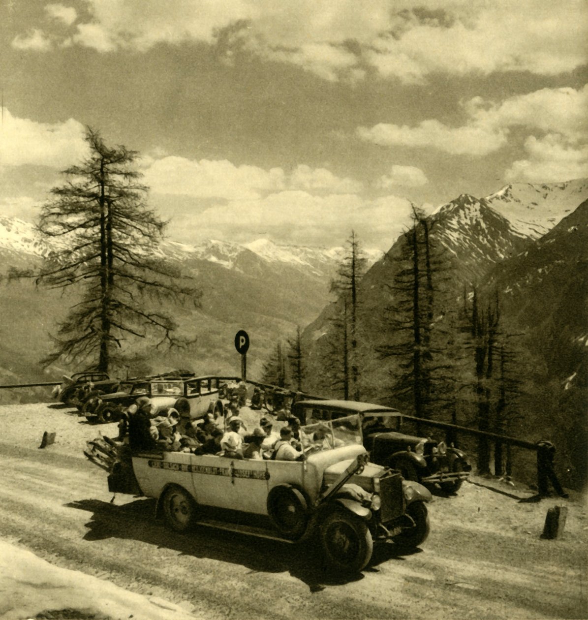 Bjergudsigt ved Schöneck på Grossglockner High Alpine Road, Østrig, c1935. af Unbekannt