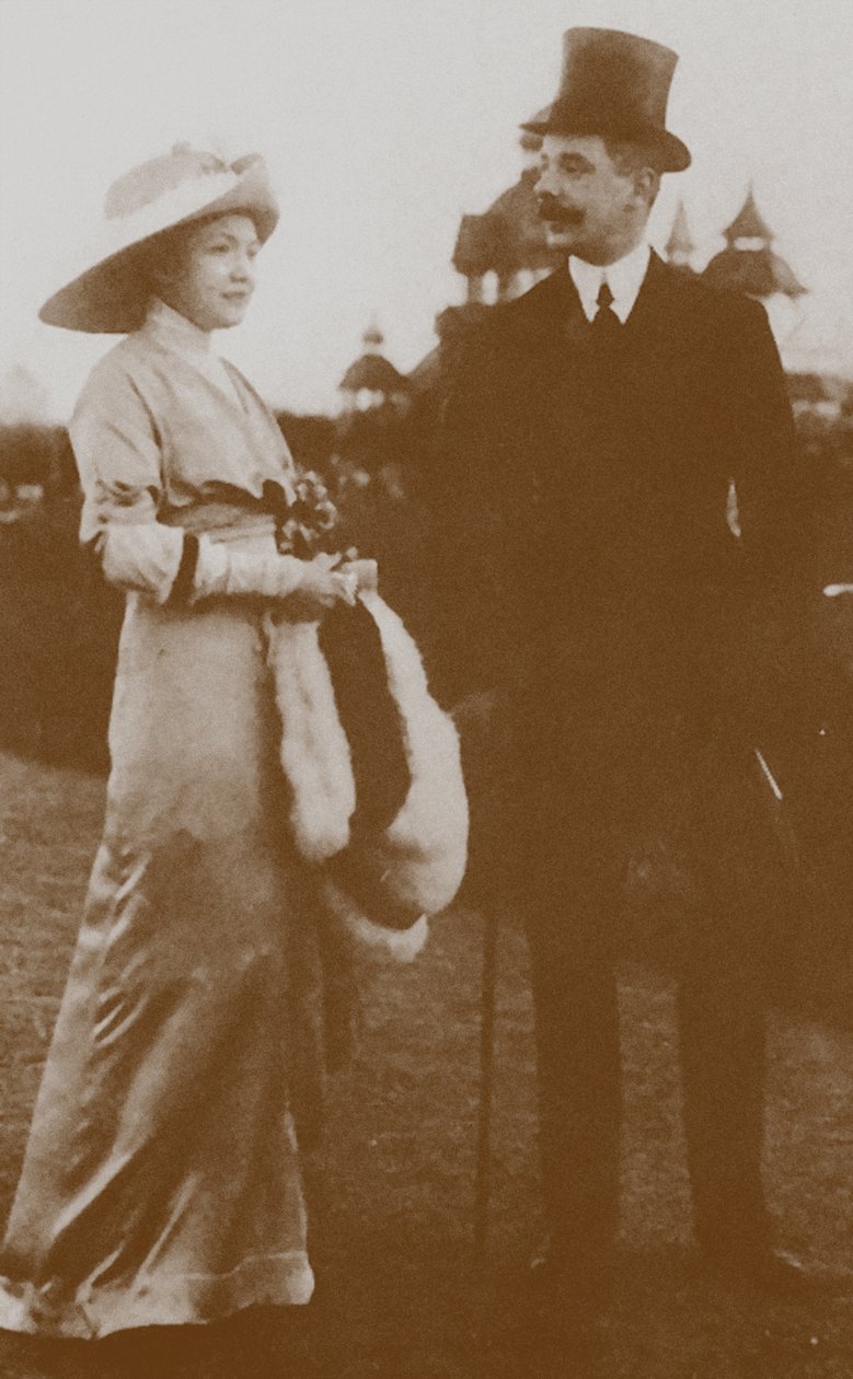 Moura Budberg med sin første mand von Benckendorf ved Berlin Horse Racing, 1913 af Unbekannt