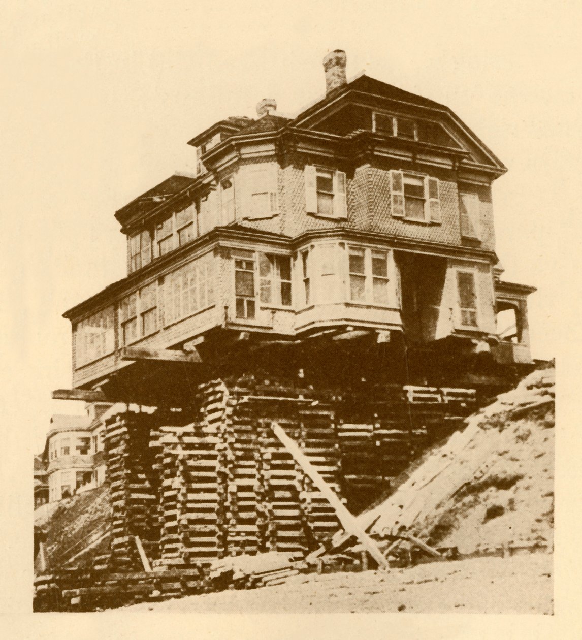 Flytning af et hus kropsligt, c1930. af Unbekannt