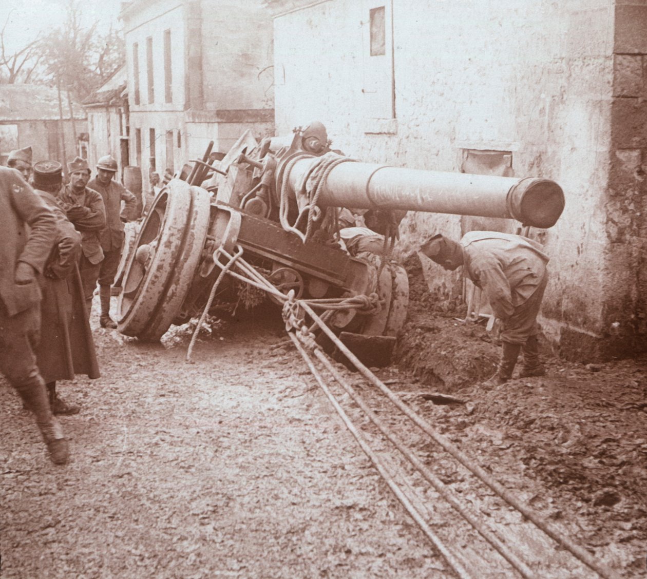 Flytende tungt artilleri, Genicourt, Nordfrankrig, c1914-c1918 af Unbekannt