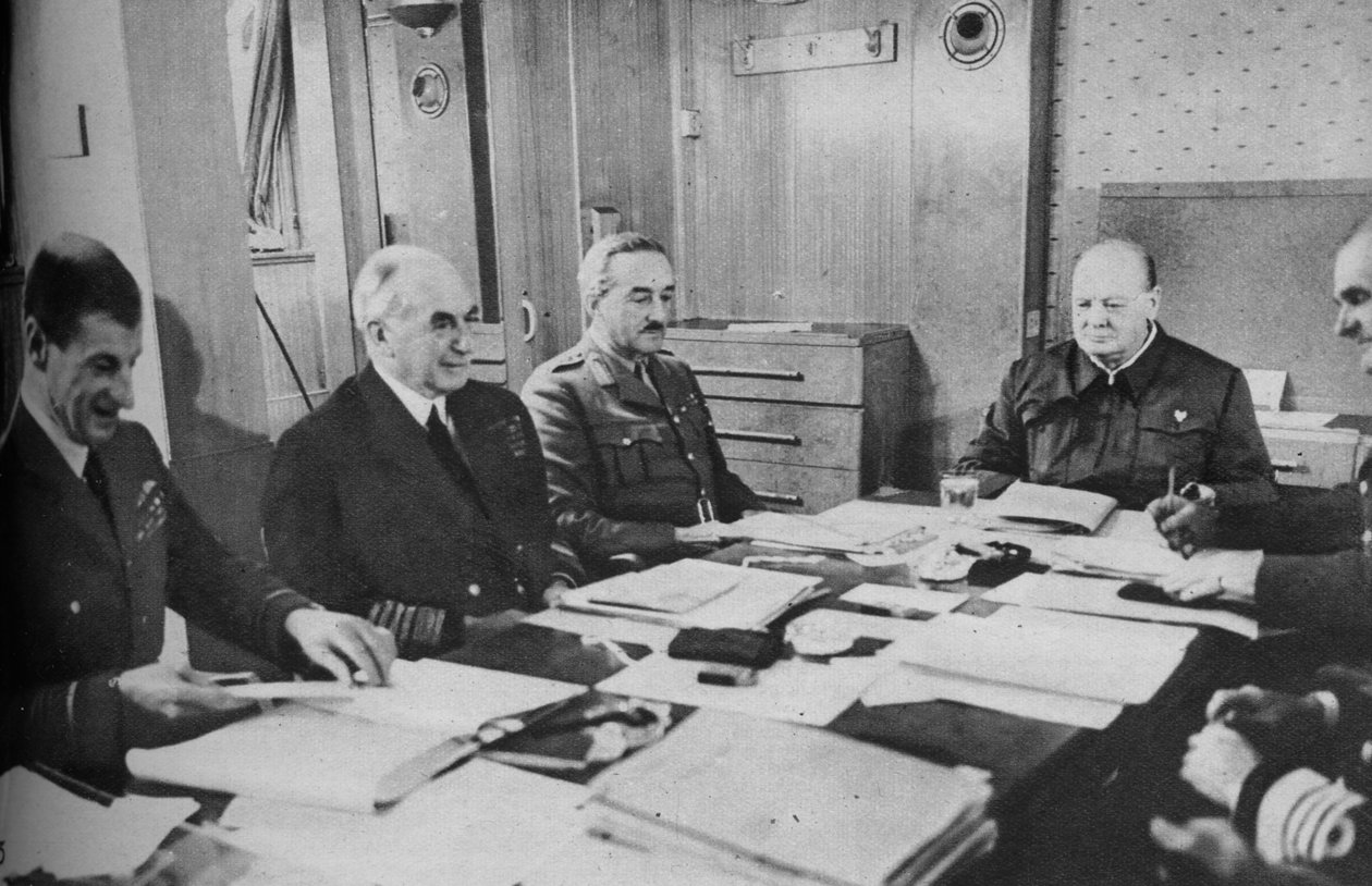 Mr. Churchill ved en konference om bord på skib, 1943-1944. af Unbekannt