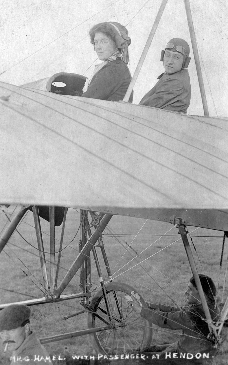 Mr G Hemel med passager, Hendon, London, c1910