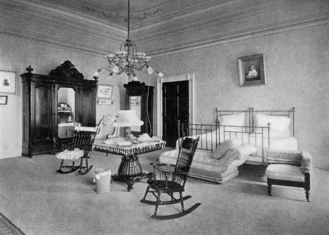 Mrs McKinleys soveværelse i Det Hvide Hus, Washington DC, USA, 1908 af Unbekannt