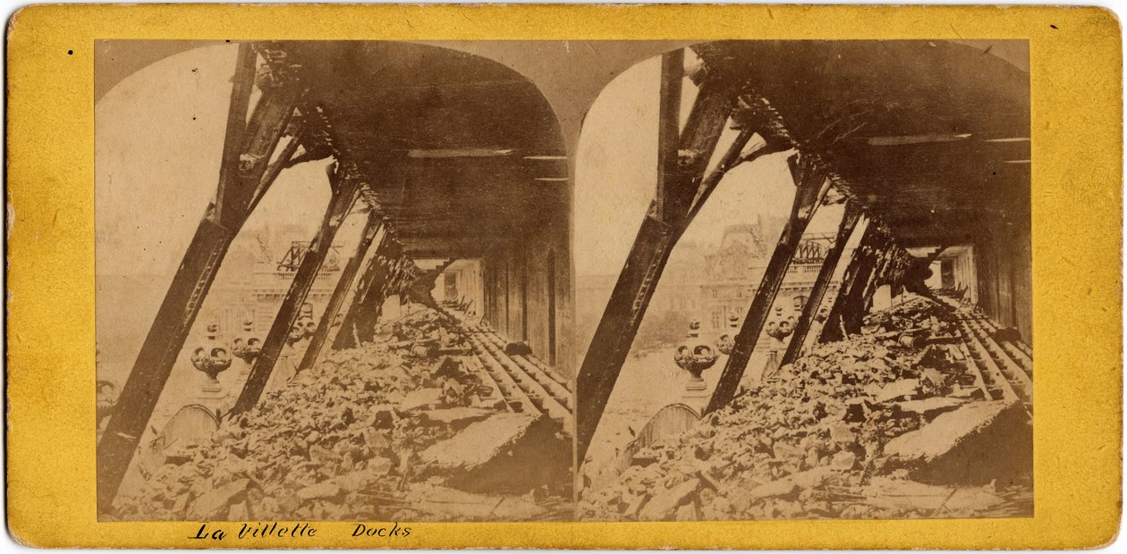 Paris kommune (1871): udsigt over kajen ved Villette. Anonym fotografering. Print på pap. Svag. 17x6 cm af Unbekannt