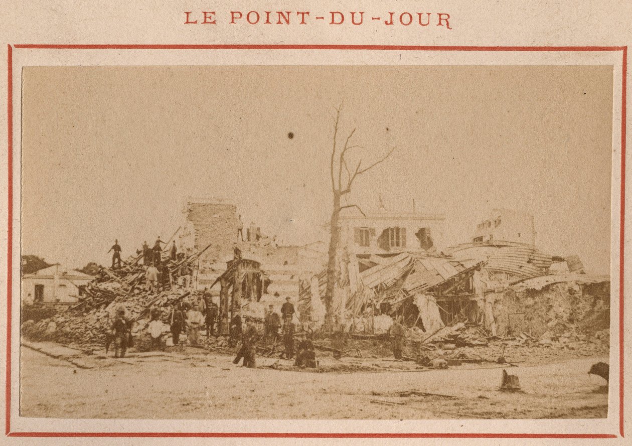 Paris kommune (1871): udsigt over ruinerne i Point-du-Jour-distriktet i Paris i maj 1871. Foto af Pierre Pepetit. Tryk på pap, Dim. 9x5,4 cm af Unbekannt