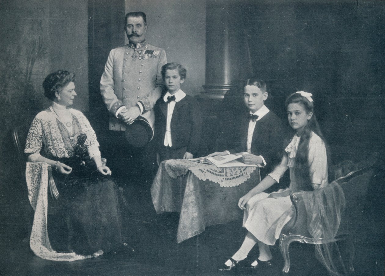 Myrdet ærkehertug Francis Ferdinand med sin kone og børn, c1910 af Unbekannt