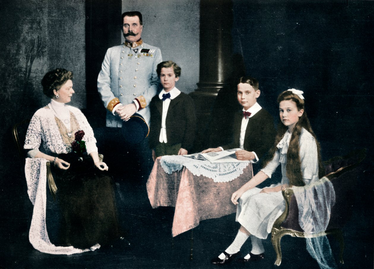 Myrdet ærkehertug Francis Ferdinand med sin kone og børn, c1910 af Unbekannt