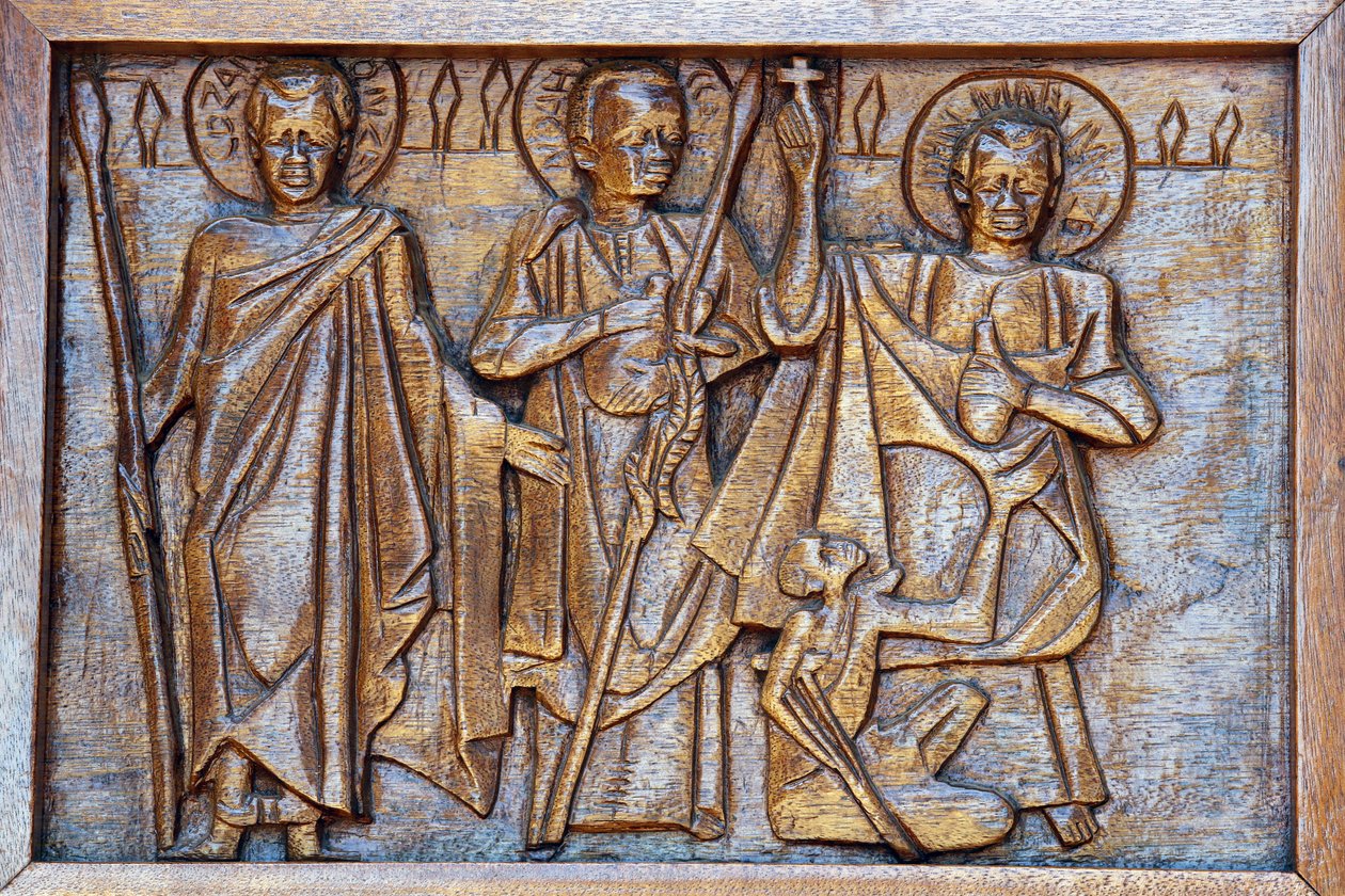 Namugongo katolske martyrhelligdom, Kampala. Kirkedørrelief, 20160217, Kampala, Uganda af Unbekannt