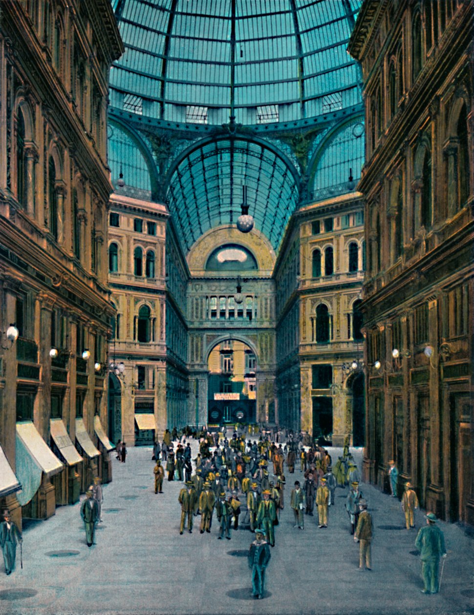 Napoli - Interiør af Galleria Umberto I, Interiør af Galleria Umberto I, c1900. af Unbekannt