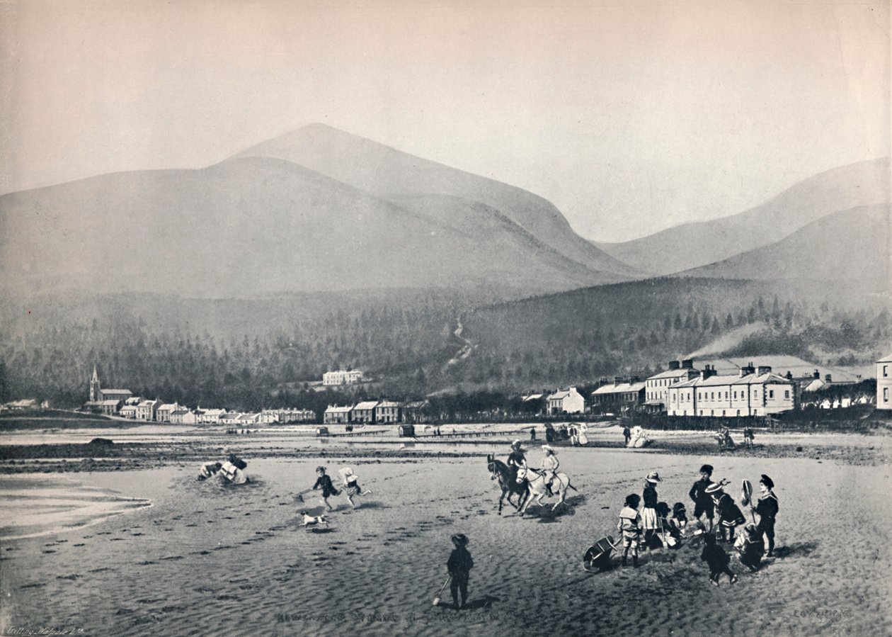Newcastle, Co. Ned. - The Strand, med Slieve Donard, 1895 af Unbekannt