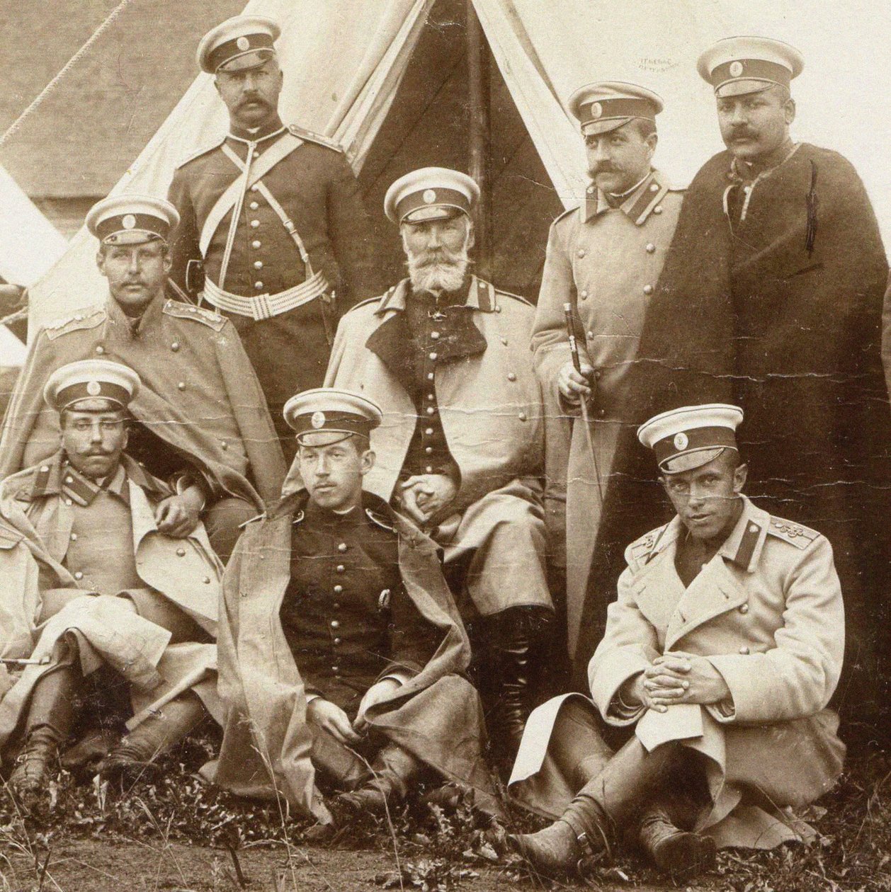 Nikolai Nikolaevich, prins Odoevsky-Maslov i midten med officererne fra Life Guard Cava af Unbekannt