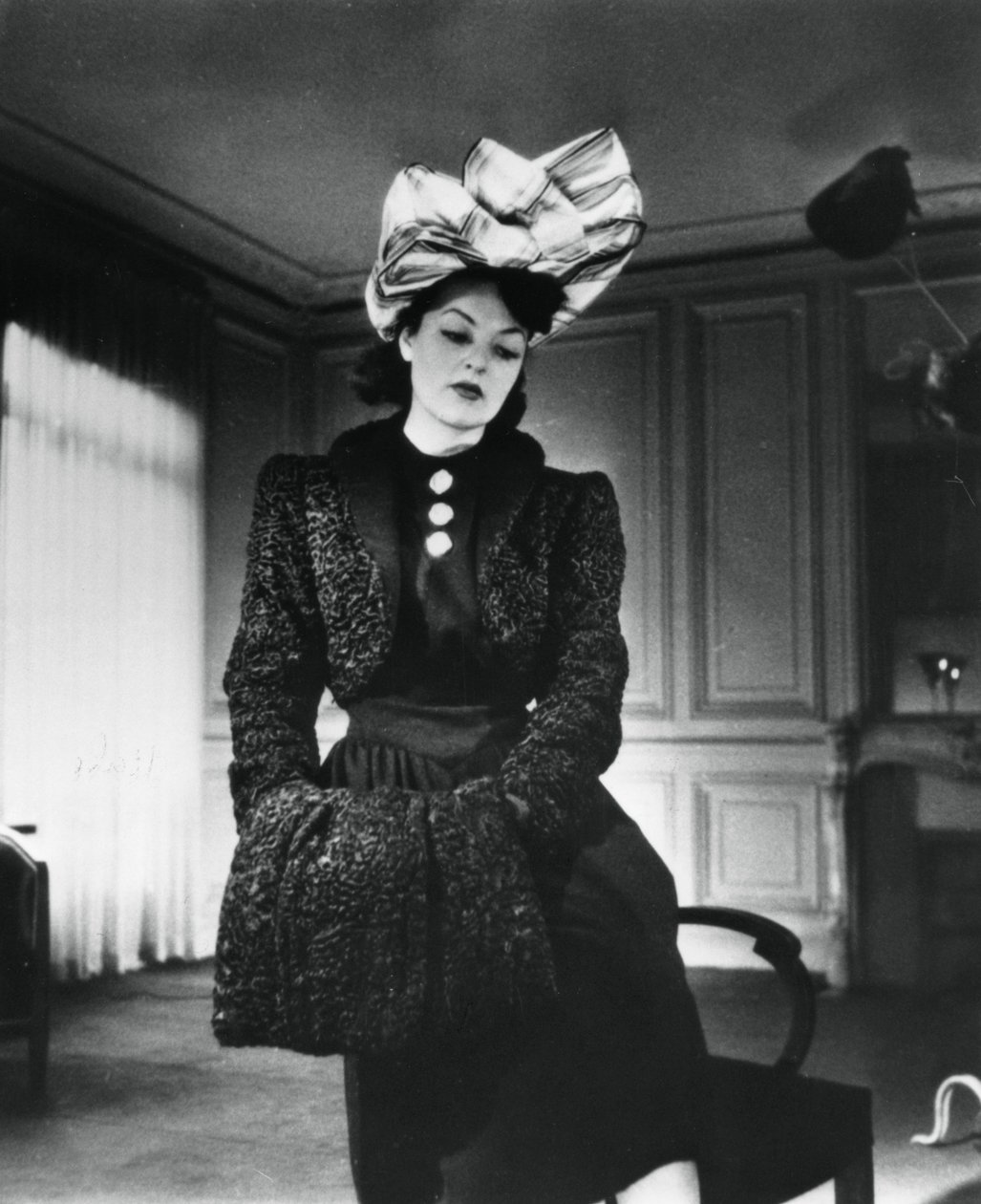 Nina Ricci outfit båret af modemodellen Gabrielle, Frankrig, januar 1943 af Unbekannt