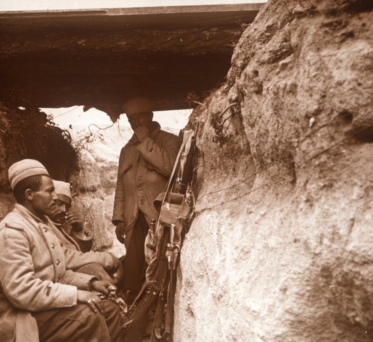 Nordafrikansk infanteri i skyttegrave, c1914-c1918 af Unbekannt
