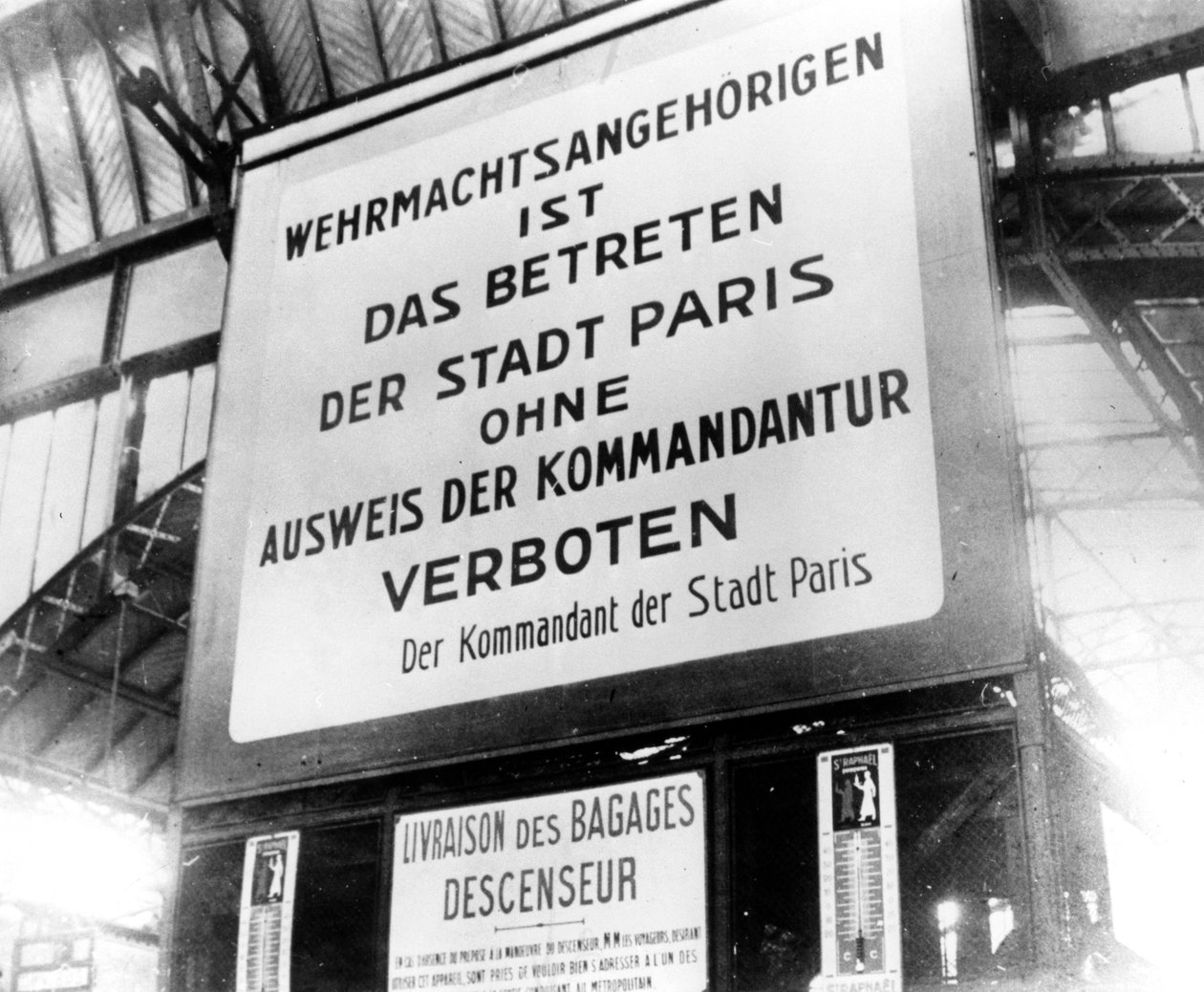 Opslag på en jernbanestation i det tyskbesatte Paris, 17. juli 1940 af Unbekannt