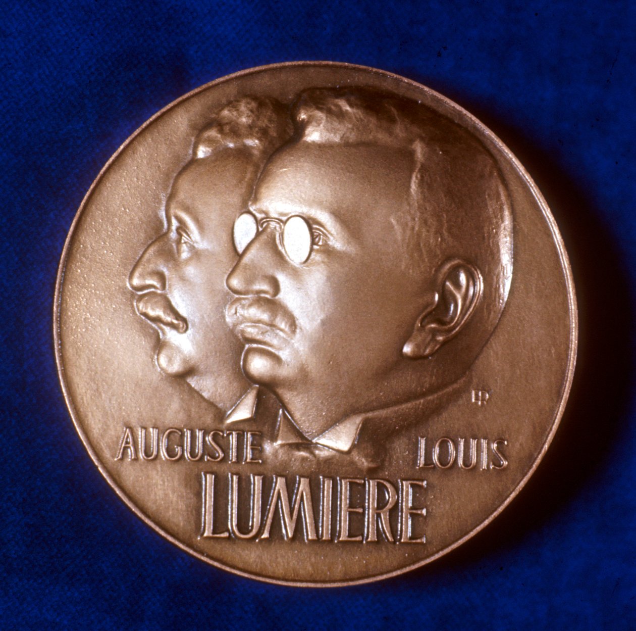 Forside af medalje til minde om 50 års filmfotografering af brødrene Lumiere, 1945 af Unbekannt