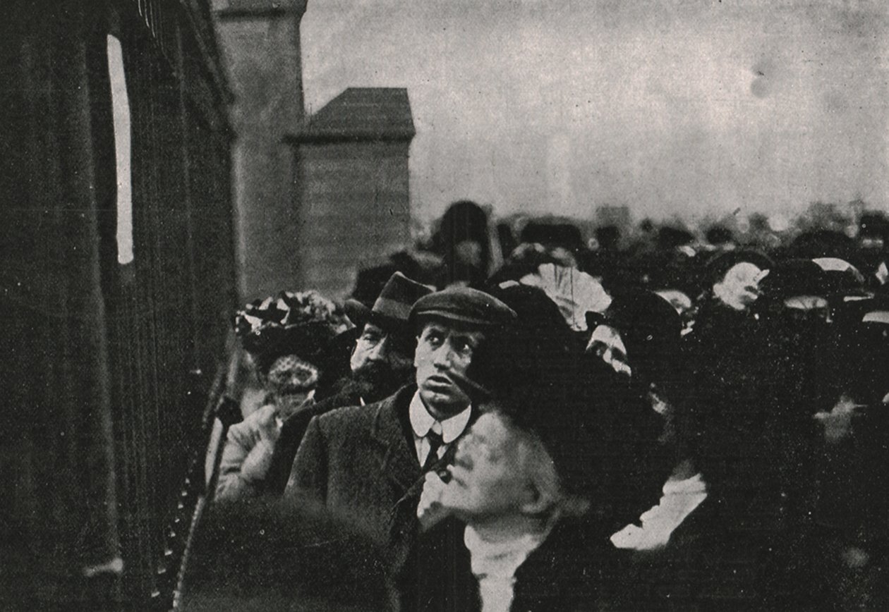 Officiel meddelelse om kong Edward VIIs død opslået uden for Buckingham Palace, maj 1910. af Unbekannt