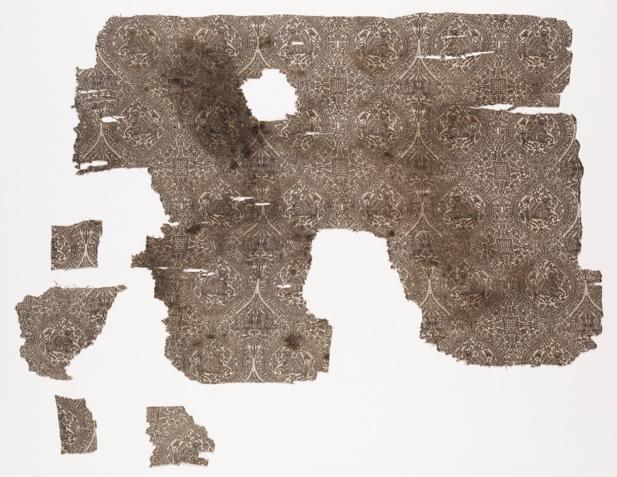 Ogives med vingede firbenede og påfugle, 1526-1955. af Unbekannt
