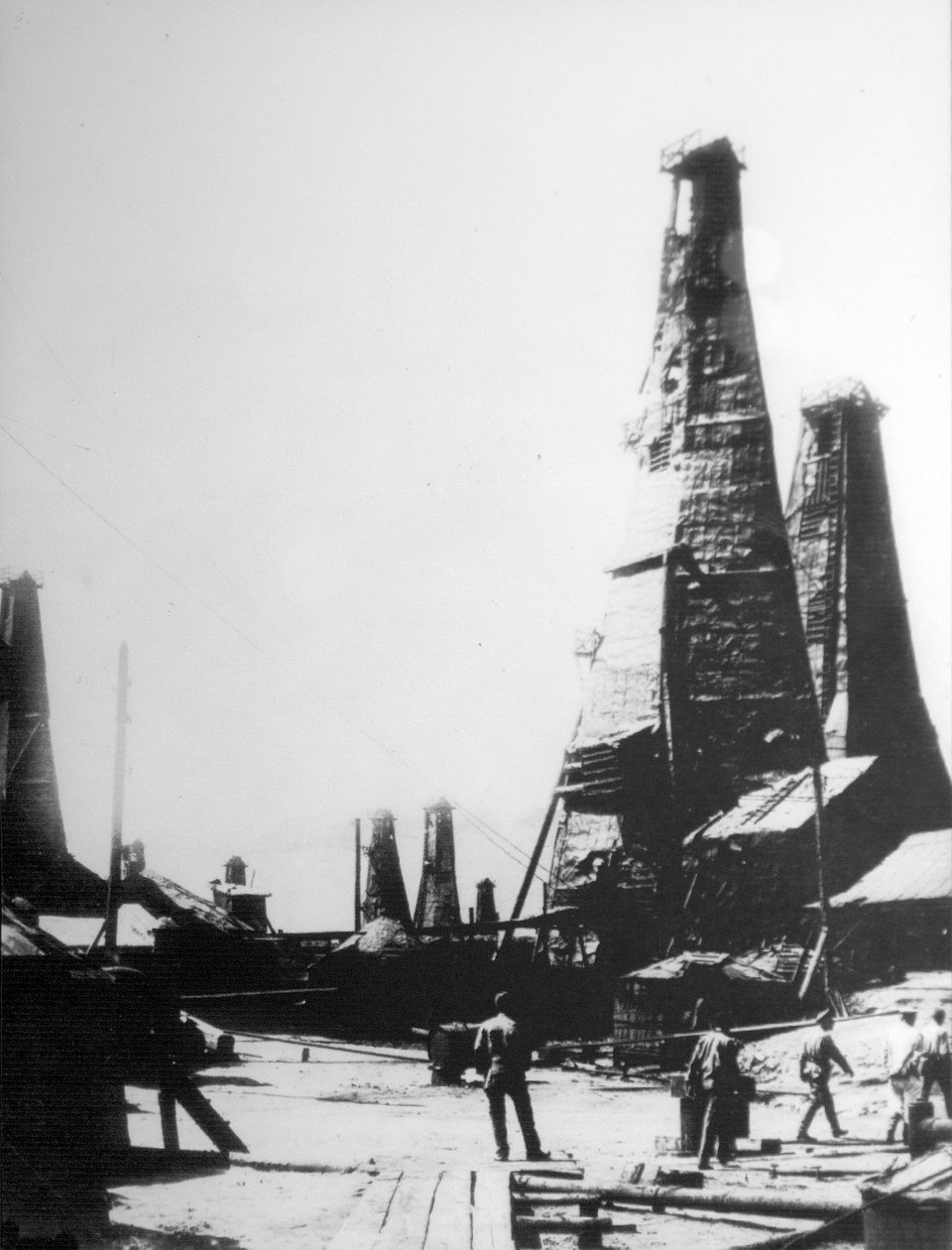 Olieudvinding i Baku, Rusland, c1903-c1906. af Unbekannt