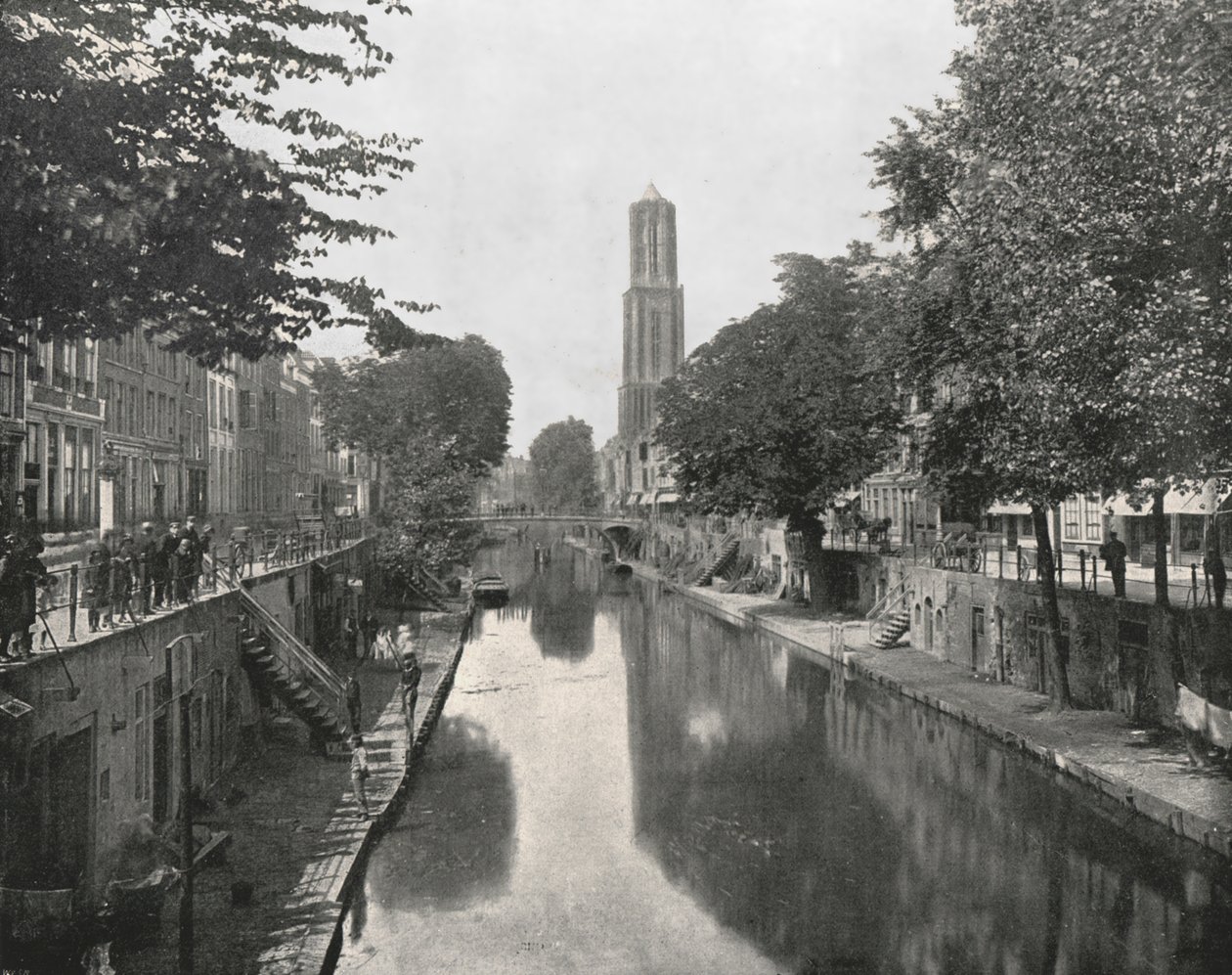 Old Canal and Dom Tower, Utrecht, Holland, 1895. af Unbekannt