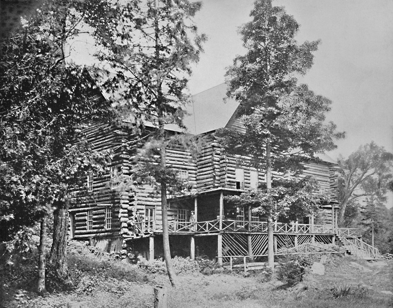 Old Log Cabin, Lake Placid, Adirondacks, New York, c1897. af Unbekannt