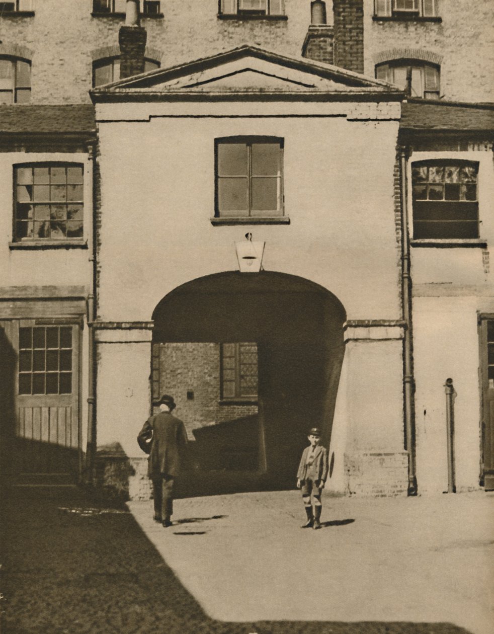 Old Mews sagde at have været Iron Dukes Stables i Knightsbridge, c1935. af Unbekannt