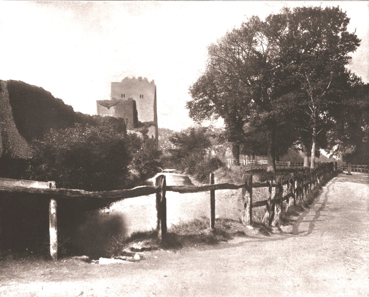 Old Moat, Portchester Castle, Hampshire, 1894. af Unbekannt