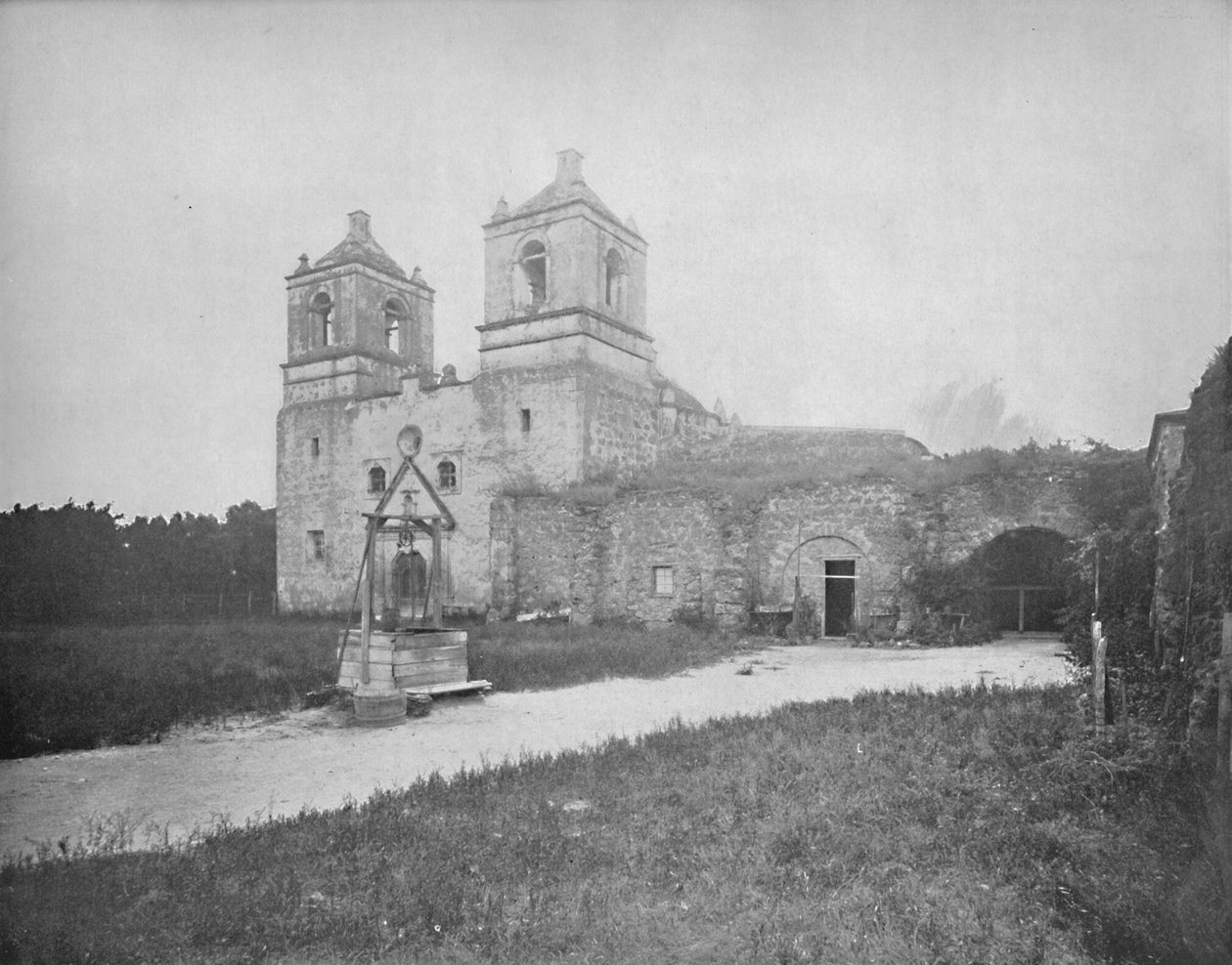 Old Spanish Mission, San Antonio, Texas, c1897. af Unbekannt