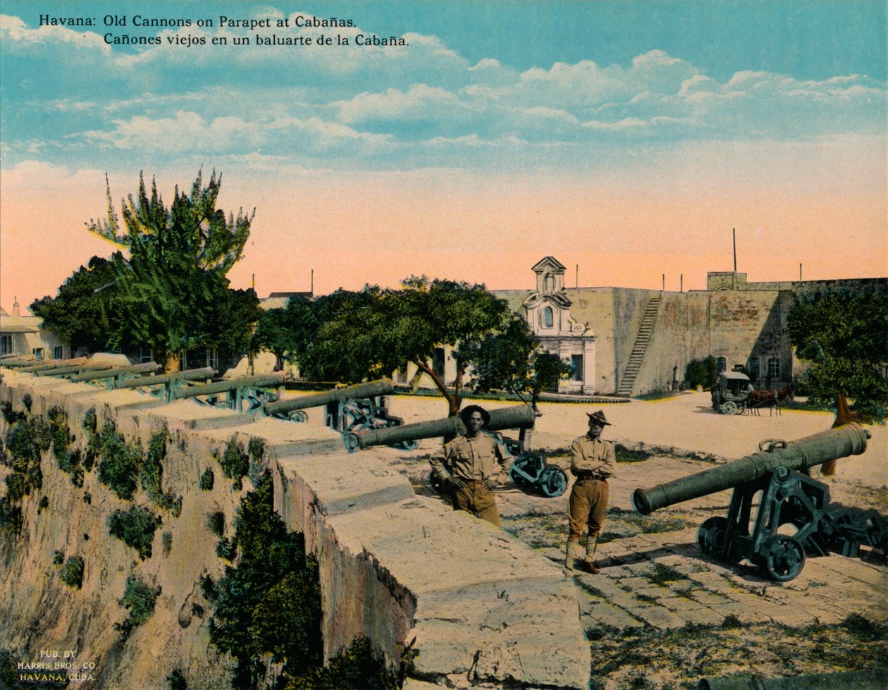 Gamle kanoner på en brystning ved La Cabana-fæstningen, Havana, Cuba, c1920 af Unbekannt