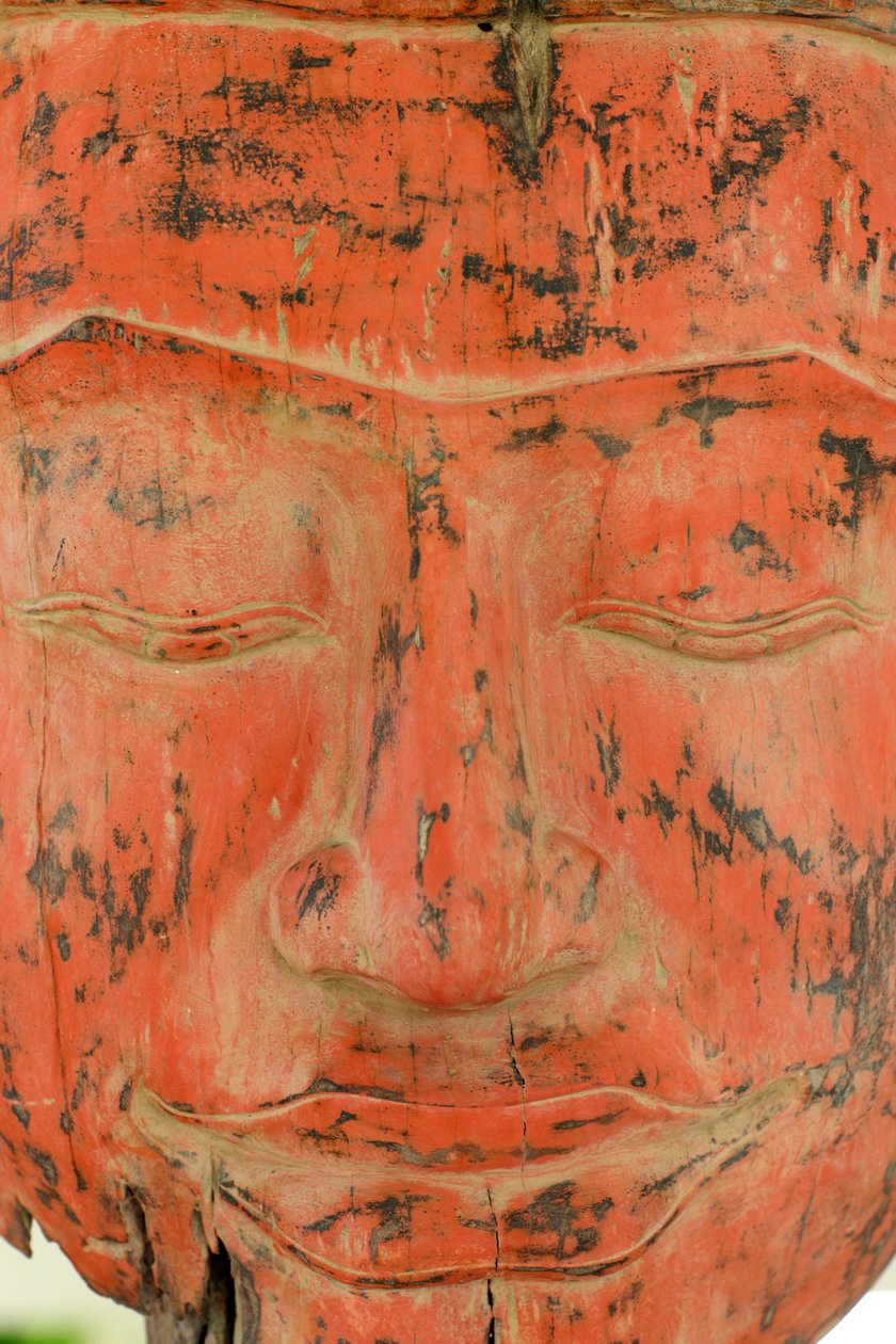 Gammel træ Buddha. Tilbud ved Wat Phnom-templet. Siem Reap Cambodia af Unbekannt
