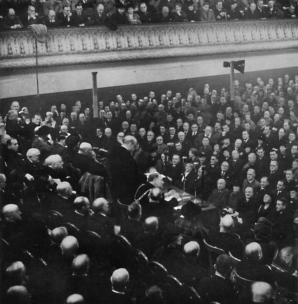 Den 27. januar talte Mr. Churchill til et publikum i Free Trade Hall, Manchester, 1913, 1945 af Unbekannt