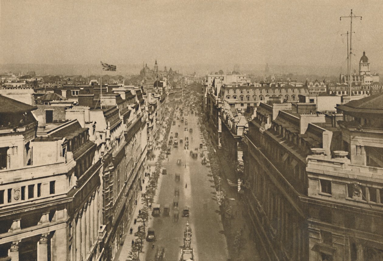 På taget af Bush House, ser fra Kingsway mod Northern Heights, c1935. af Unbekannt