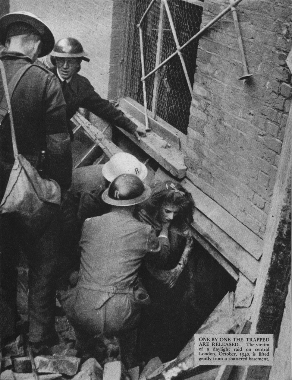 En efter en bliver de fangede løsladt, 1940 1942 af Unbekannt