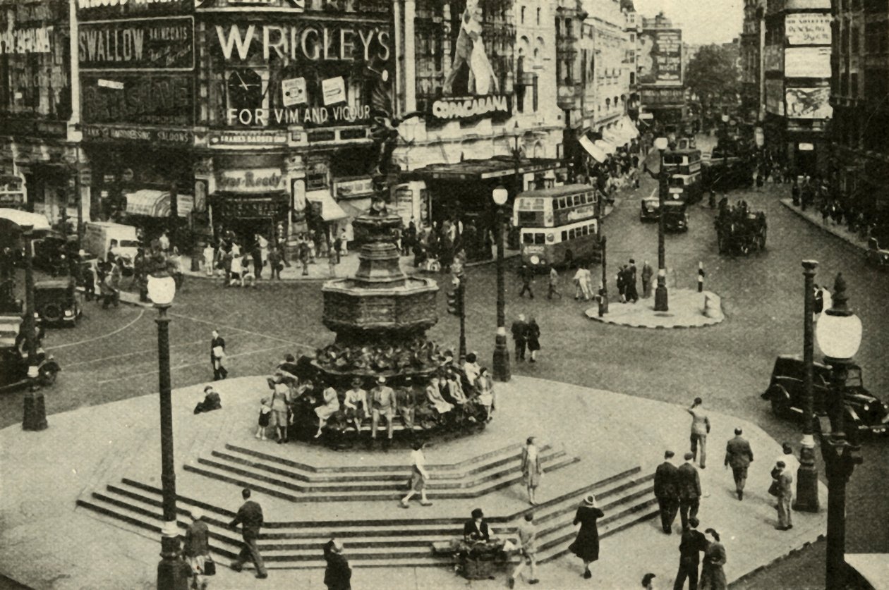 En af Londons mest elskede statuer er den af Eros, der overgår springvandet ved Piccadilly Circu af Unbekannt
