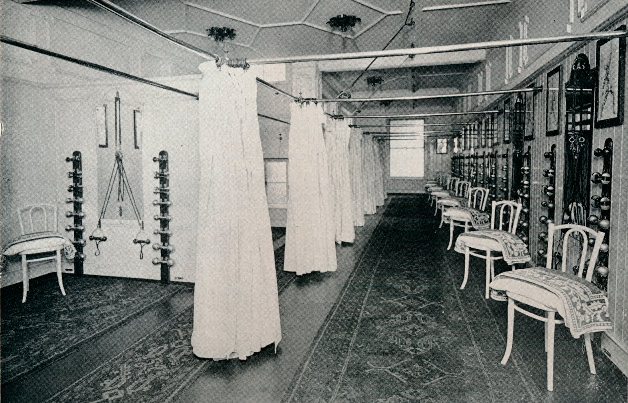 En af de rummelige motionshaller, c1898 af Unbekannt