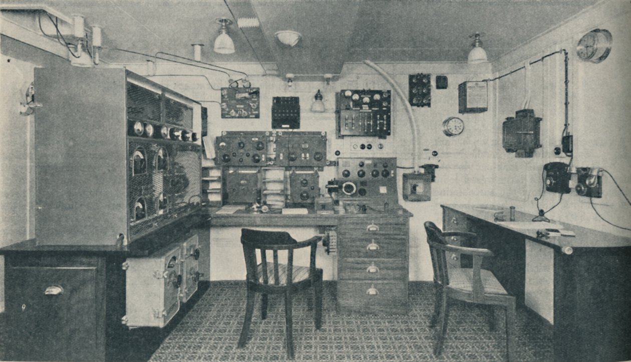 En af de trådløse kahytter i en moderne liner, 1936 af Unbekannt