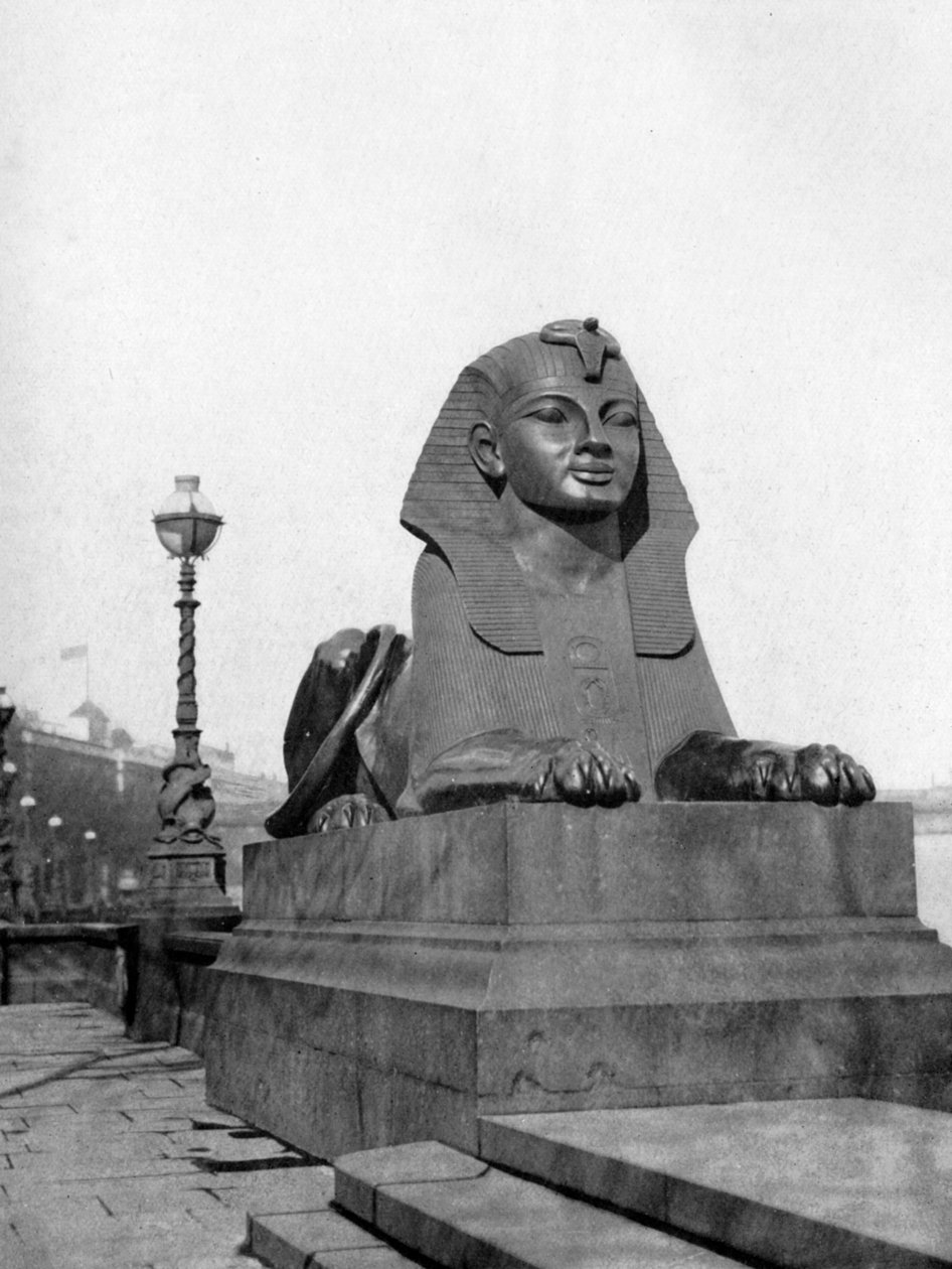 En af sfinkserne, Victoria Embankment, London, 1924-1926 af Unbekannt