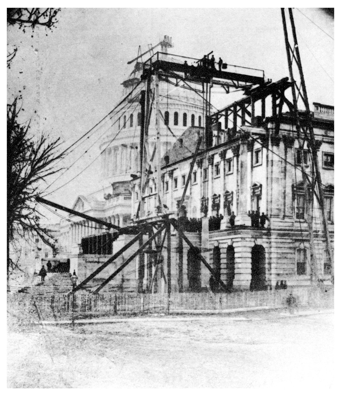 En af fløjene på Capitol nær færdiggørelsen, Washington DC, USA, c1860 1955 af Unbekannt