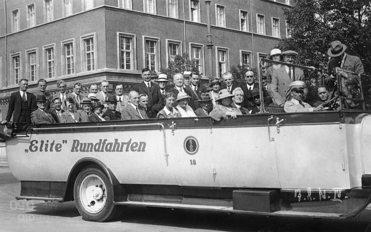 Folkevogn med åben top, c1920